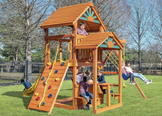 Parrot Island Fort w/ Wood Roof & Snack Bar