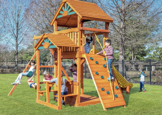 Parrot Island Fort XL w/ Wood Roof & Snack Bar