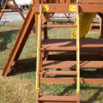 Parrot Island Fort w/Wood Roof